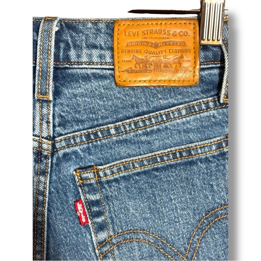 Levi’s Premium Stylish Medium Blue Denim “Wedgie Short” Button Down Front Shorts - Picture 8 of 15